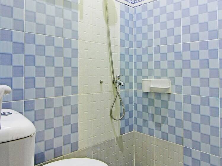 בית מלון כפרי Oyo 90978 Khalifi Guesthouse Syariah