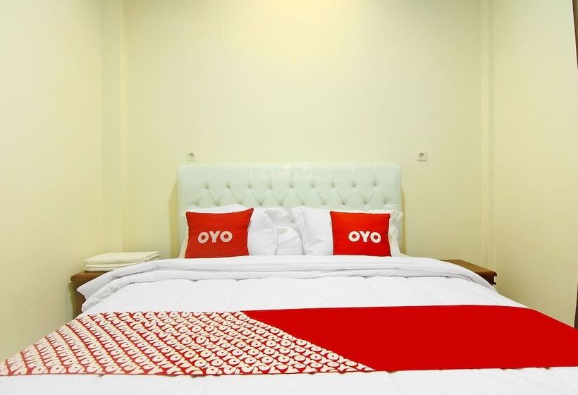 בית מלון כפרי Oyo 90978 Khalifi Guesthouse Syariah