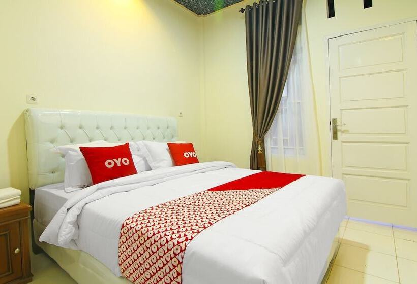 בית מלון כפרי Oyo 90978 Khalifi Guesthouse Syariah