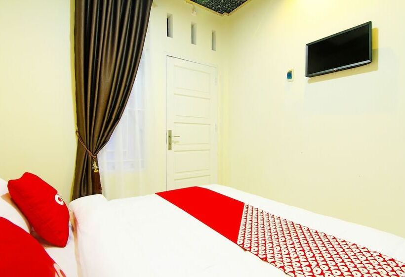 בית מלון כפרי Oyo 90978 Khalifi Guesthouse Syariah