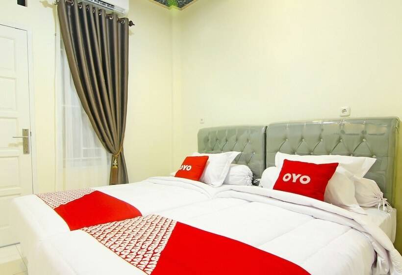 בית מלון כפרי Oyo 90978 Khalifi Guesthouse Syariah