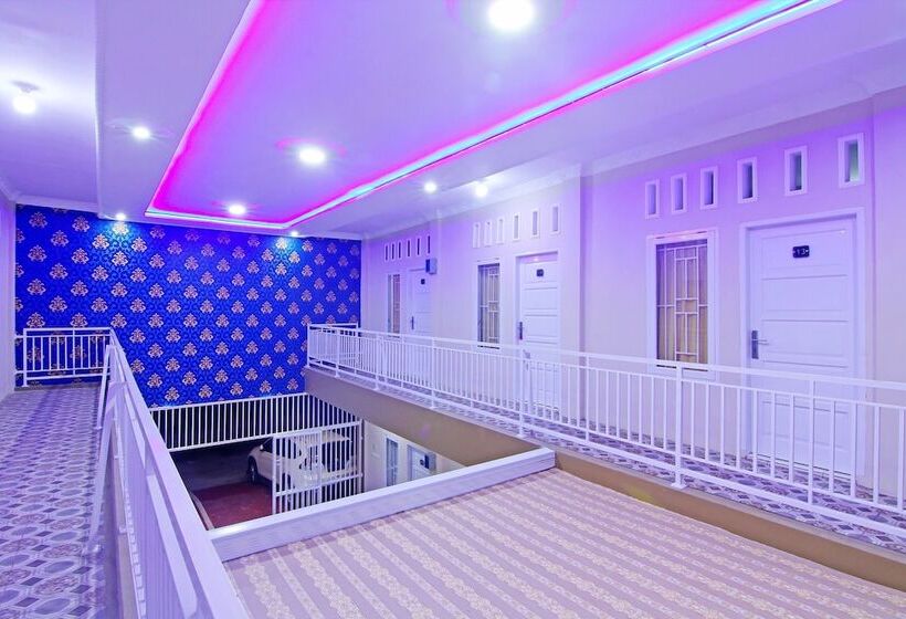 בית מלון כפרי Oyo 90978 Khalifi Guesthouse Syariah