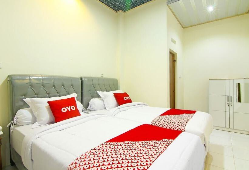 בית מלון כפרי Oyo 90978 Khalifi Guesthouse Syariah