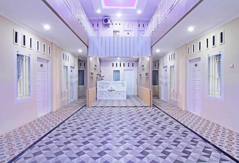 בית מלון כפרי Oyo 90978 Khalifi Guesthouse Syariah