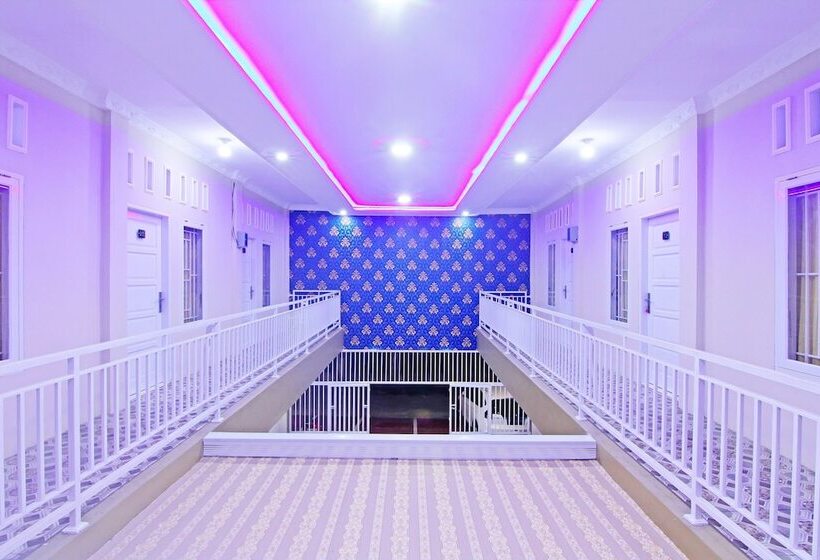 בית מלון כפרי Oyo 90978 Khalifi Guesthouse Syariah