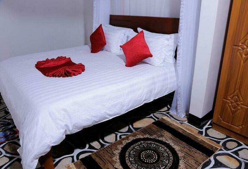 هتل Queen Elizabeth Safari Lodge