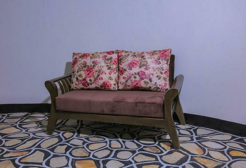 هتل Queen Elizabeth Safari Lodge