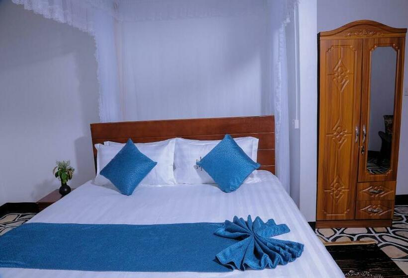 هتل Queen Elizabeth Safari Lodge