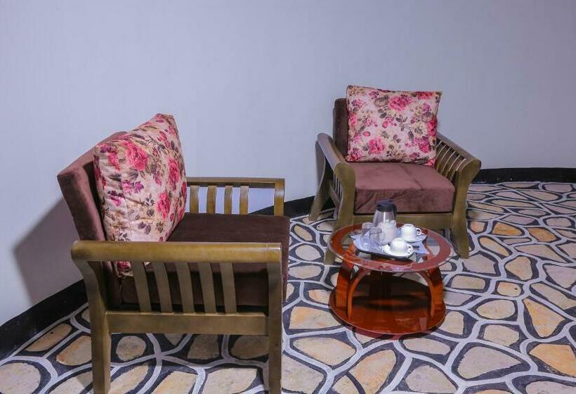 هتل Queen Elizabeth Safari Lodge