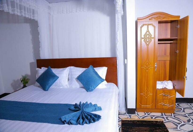 هتل Queen Elizabeth Safari Lodge