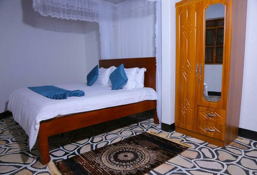 هتل Queen Elizabeth Safari Lodge