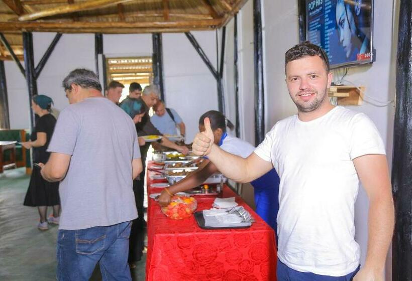 هتل Queen Elizabeth Safari Lodge