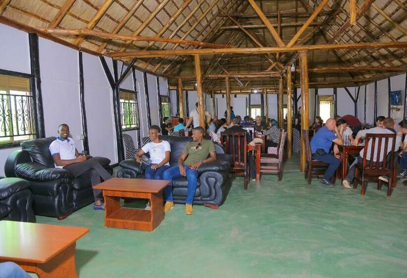 هتل Queen Elizabeth Safari Lodge