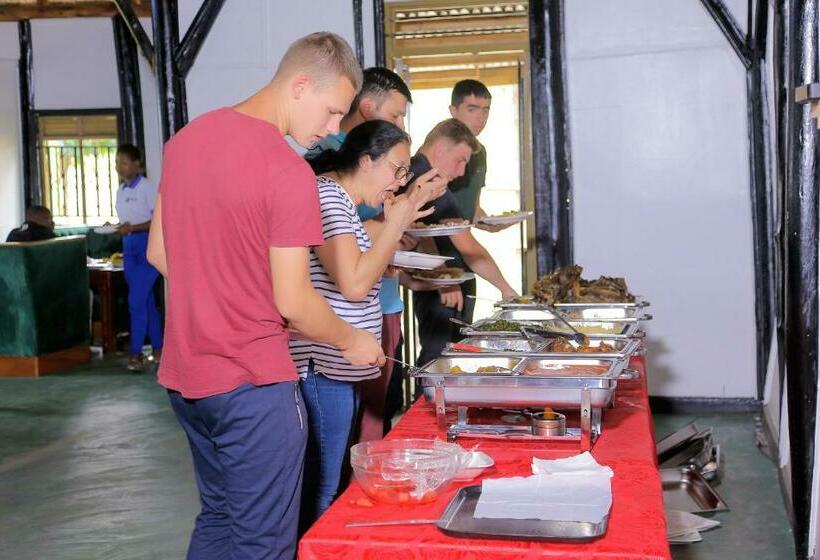 هتل Queen Elizabeth Safari Lodge