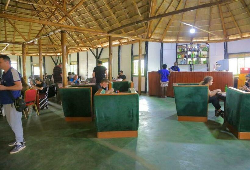 هتل Queen Elizabeth Safari Lodge