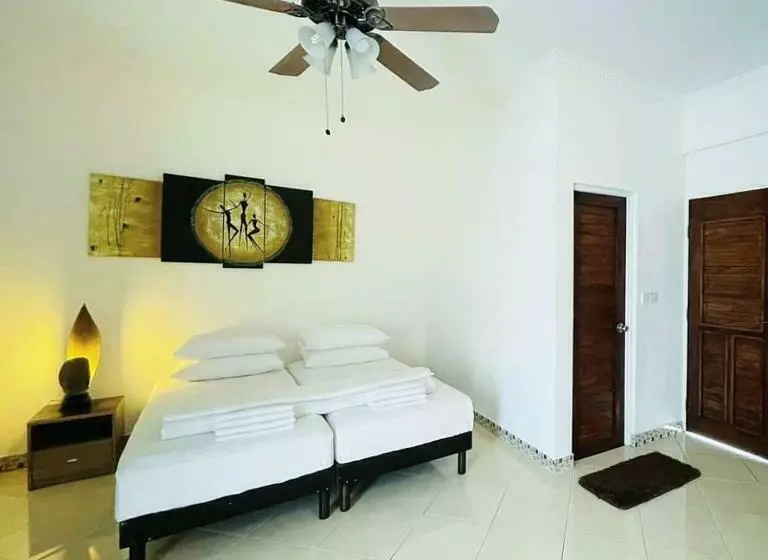پانسیون Aloha Inn