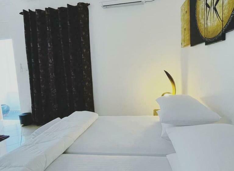 پانسیون Aloha Inn