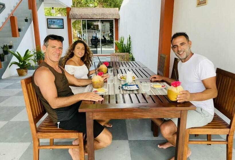 پانسیون Aloha Inn