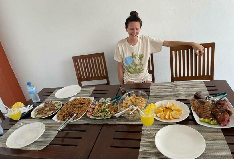 پانسیون Aloha Inn