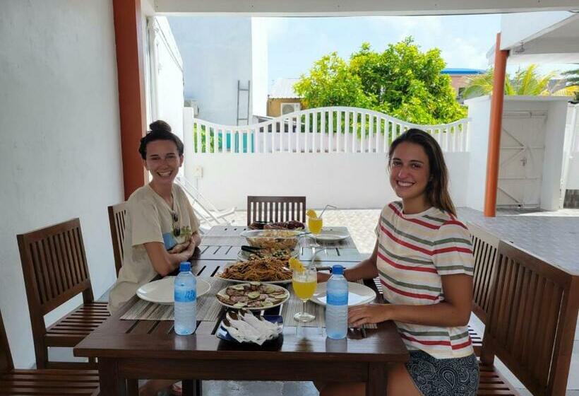 پانسیون Aloha Inn