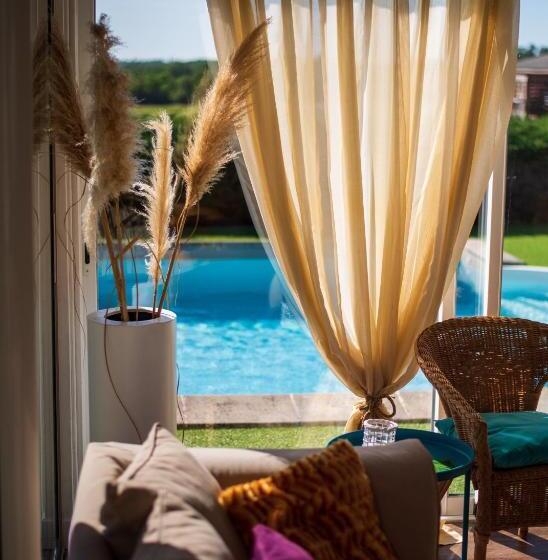 Пансион Chambre Merlot, Piscine Et Spa, Proche St Emilion