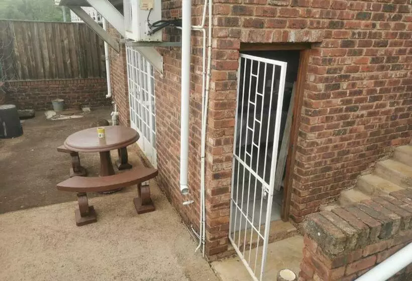 Aamiaismajoitus (B&B) Adams  Mtoti