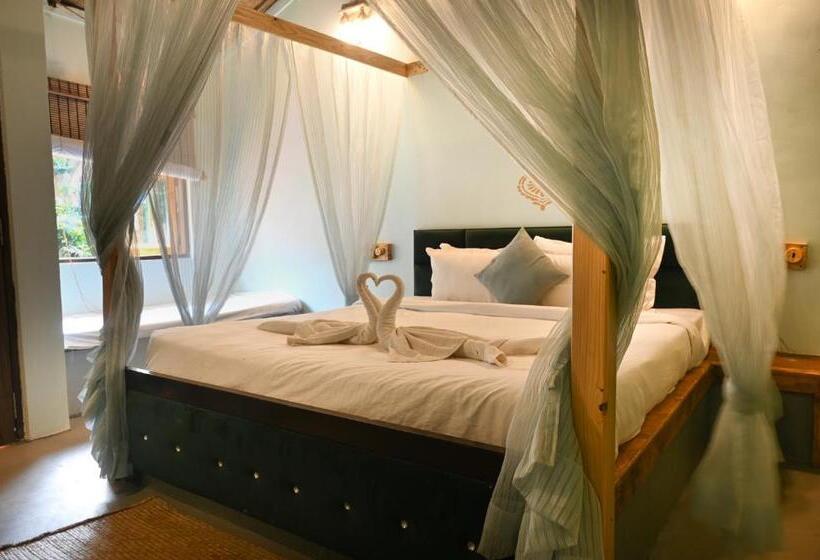 בית מלון כפרי Amadi Beach Front Resort