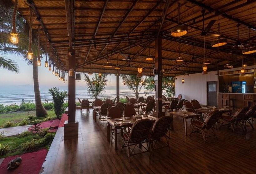 בית מלון כפרי Amadi Beach Front Resort