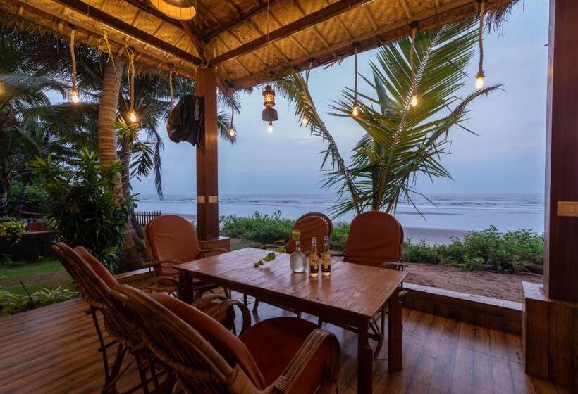 בית מלון כפרי Amadi Beach Front Resort