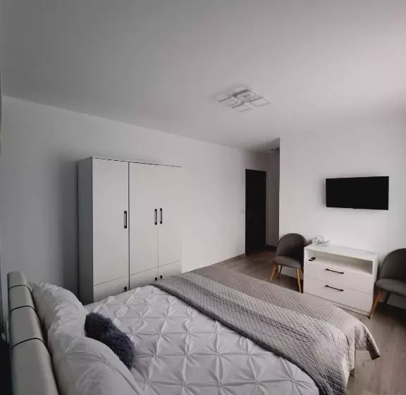 پانسیون Five House