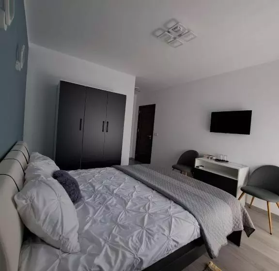 پانسیون Five House