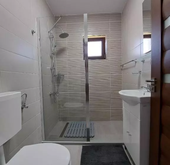 پانسیون Five House