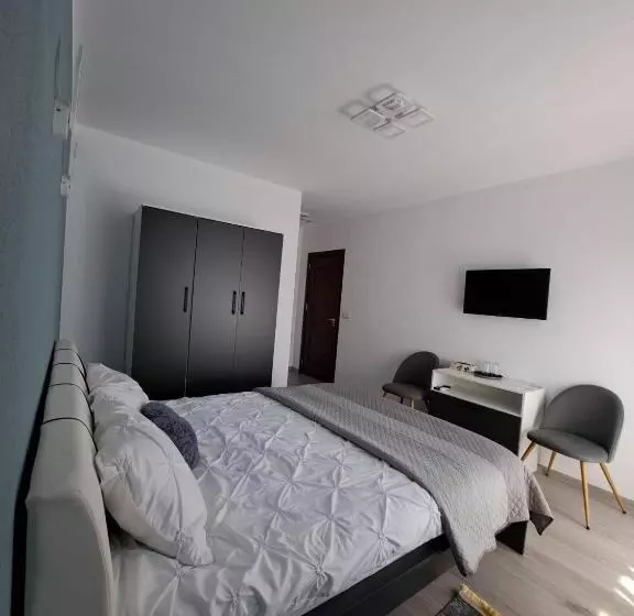 پانسیون Five House