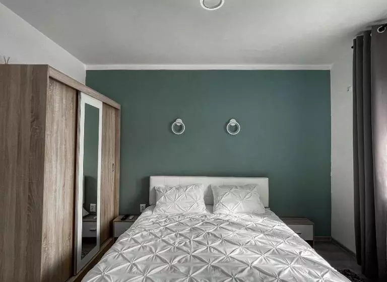 پانسیون Five House