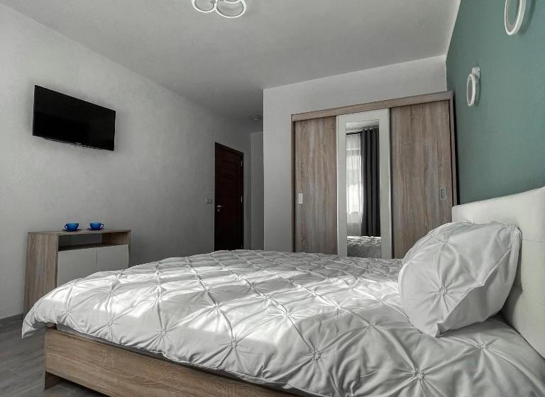 Пансион Five House