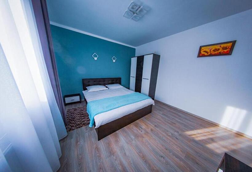 Пансион Five House