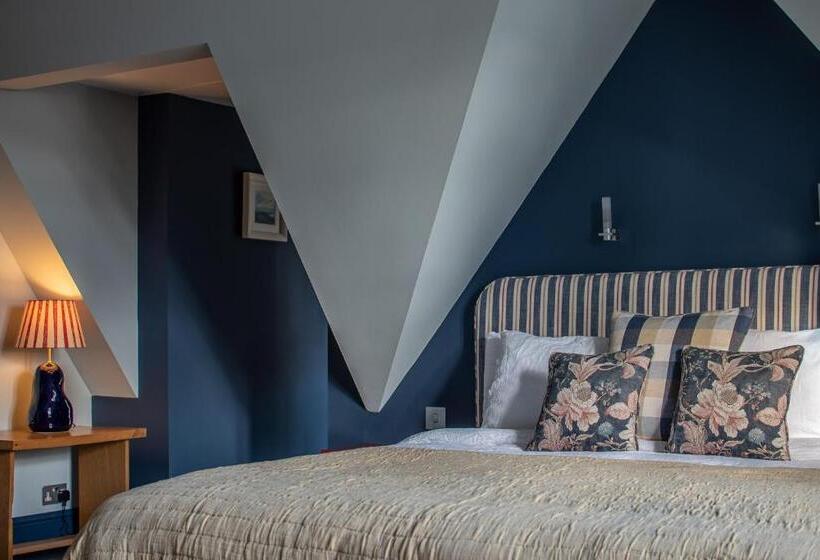 بنسيون The Albannach