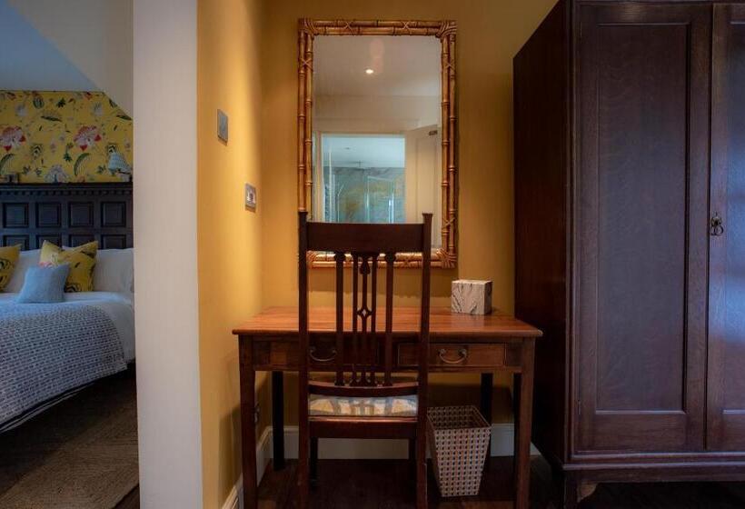 بنسيون The Albannach