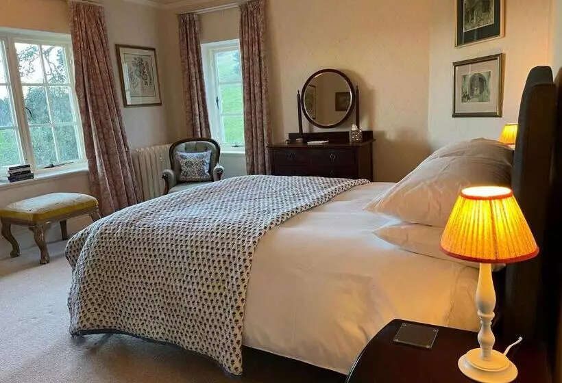 Majatalo Yearle House