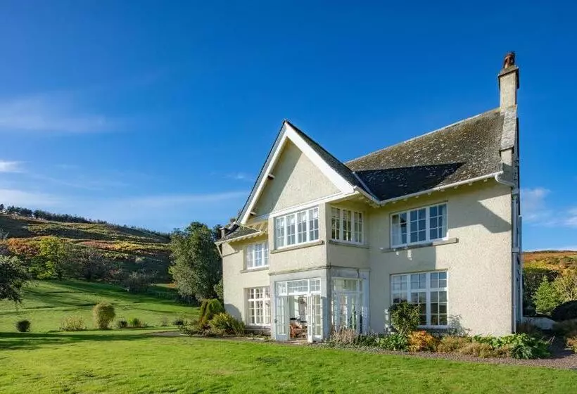 Majatalo Yearle House