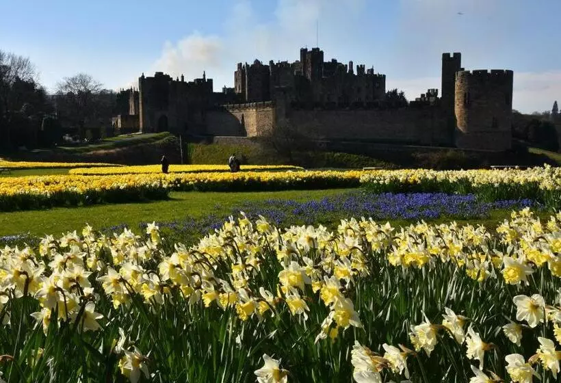 Majatalo Yearle House