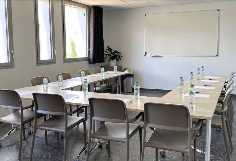 호스텔 Auberge De Jeunesse Hi Clermont Ferrand