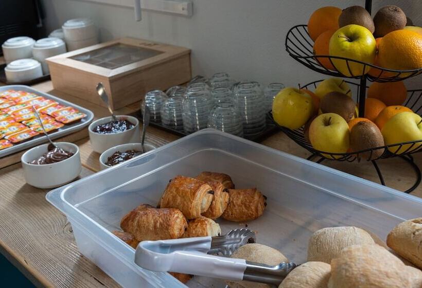 호스텔 Auberge De Jeunesse Hi Clermont Ferrand