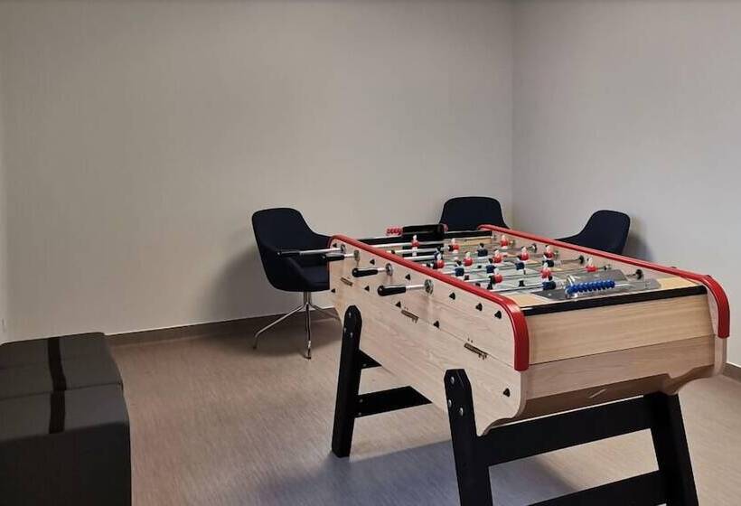 호스텔 Auberge De Jeunesse Hi Clermont Ferrand