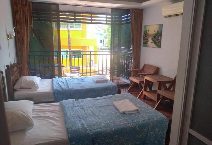 Общежитие Kamala Bay Inn