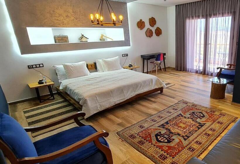 هاستل Maurice Bonjean