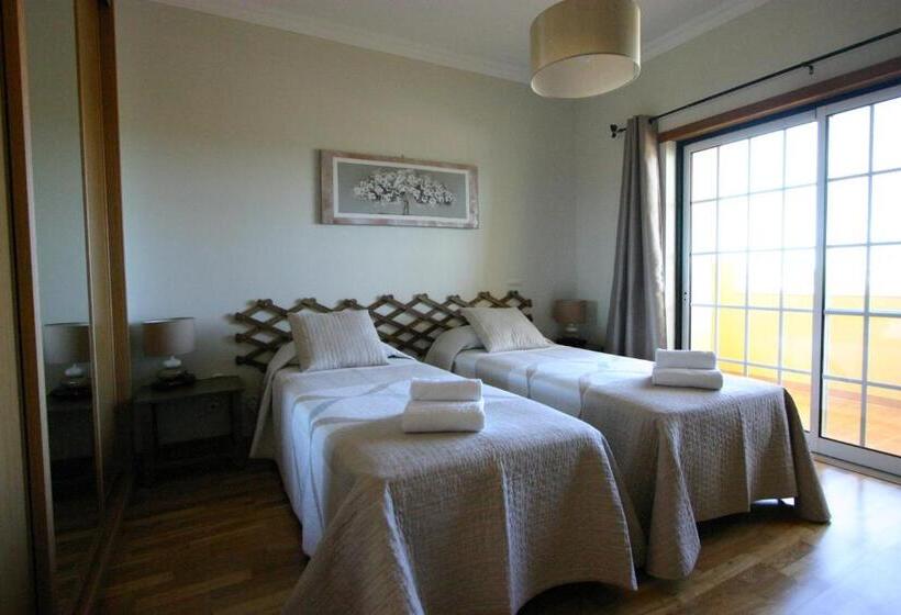 ベッドアンドブレックファースト Villa Vista Mar Piscina Suites