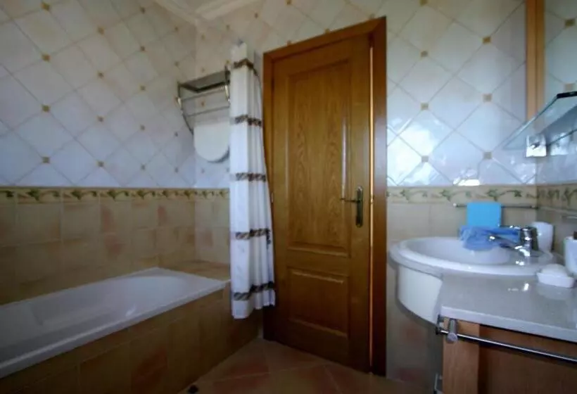 ベッドアンドブレックファースト Villa Vista Mar Piscina Suites