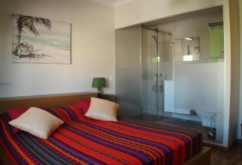 ベッドアンドブレックファースト Villa Vista Mar Piscina Suites