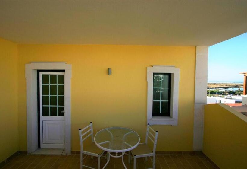 ベッドアンドブレックファースト Villa Vista Mar Piscina Suites